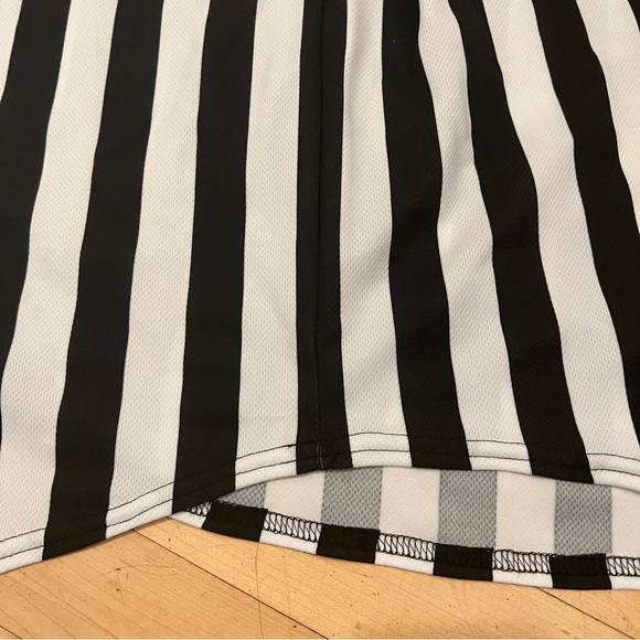 Referee Ref Stripped Black Shirt Small Basketball Football NEW Men Polyester - Picture 4 of 5